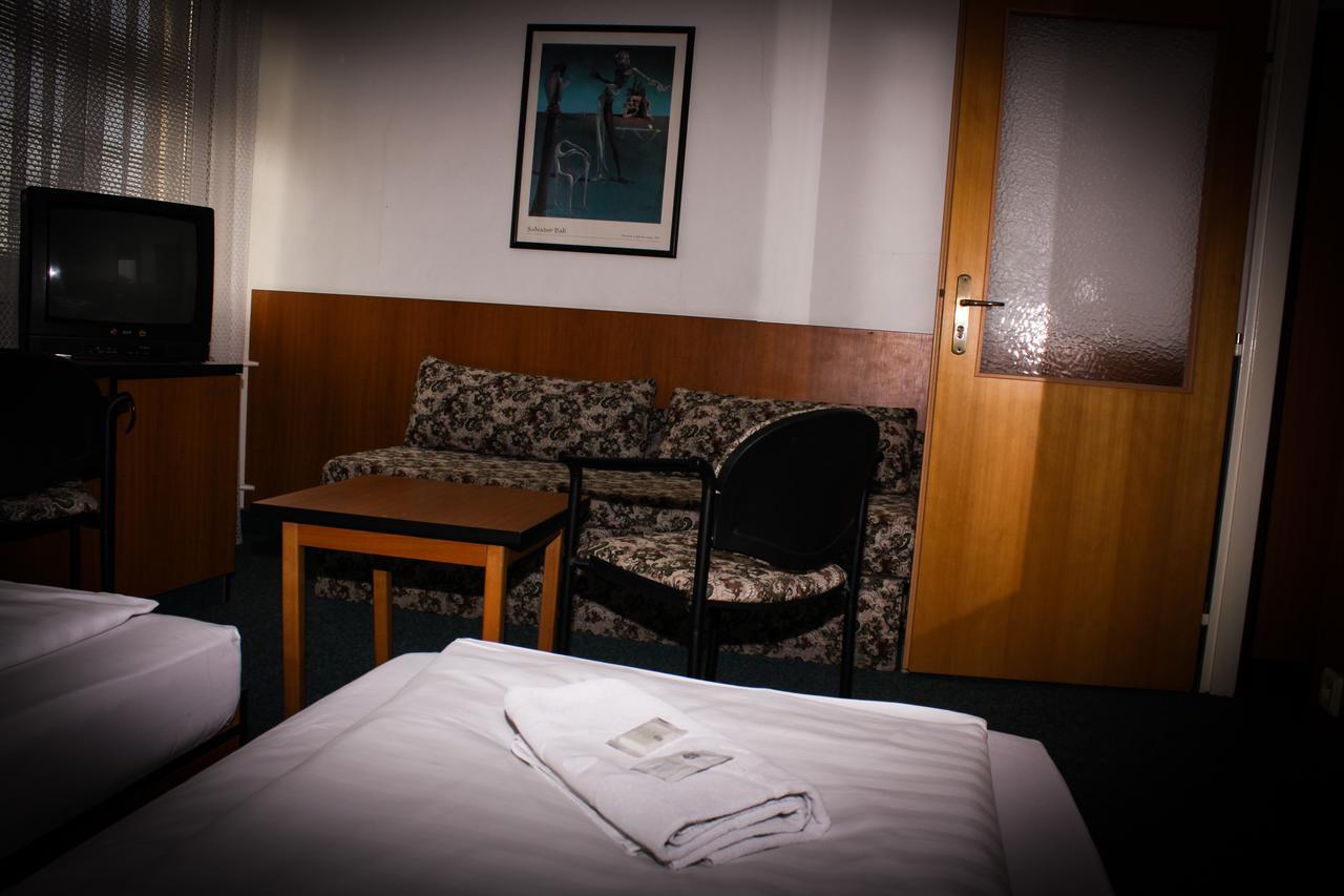 Hotel Morava 우헤르스케 흐라디슈테 외부 사진