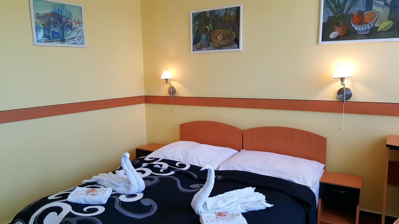 Hotel Morava 우헤르스케 흐라디슈테 외부 사진