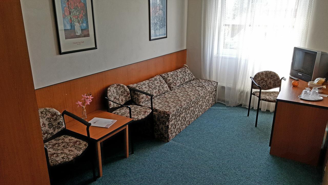 Hotel Morava 우헤르스케 흐라디슈테 외부 사진